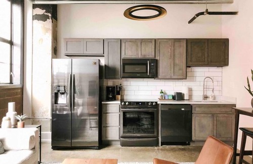 Old City Apartment | Sunny Gay St Loft in Sterchi