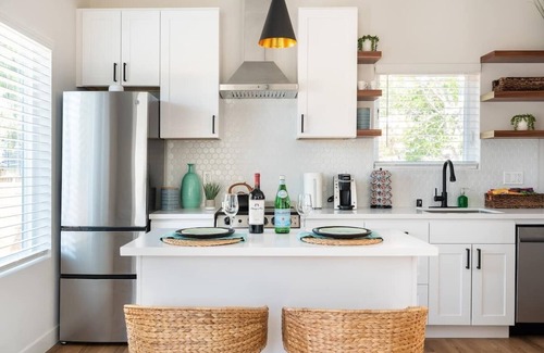 West Atherton House | Sunny 🌞 Guesthouse near Stanford 🌲 w/private patio