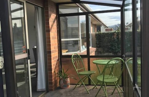 Saint Kilda House | Sunny Little Gem on the Flat