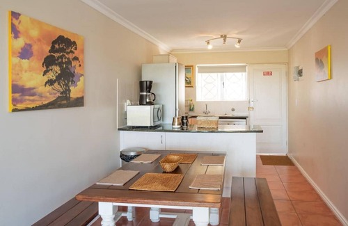 Muizenberg Apartment | Sunny Luxury Seaview Apartment