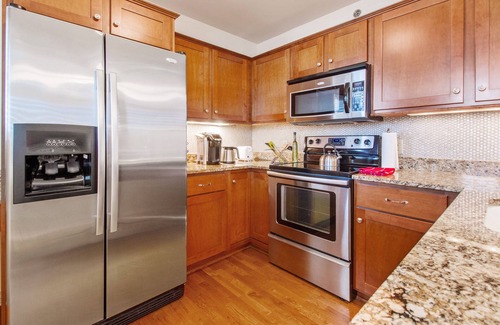 Midtown Apartment | Sunny Midtown 2BD/BA Central Location!
