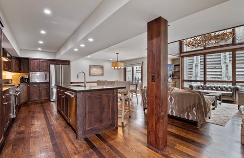 Deer Valley House | Sunny Mountain Retreat | BBQ Grill, Private Hot Tub | Walk to Main Street | Near Deer Valley Trails