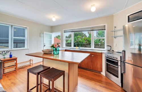 Grey Lynn House | Sunny and Cosy Home near Western Springs