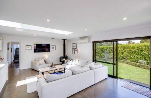 Havelock North House | Sunny Oasis - Havelock North Retreat