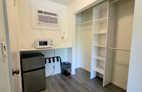 South Palm Park Neighborhood Association Hotel | Sunny Palms Inn