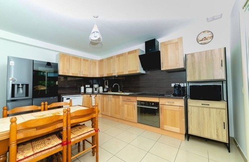 Millas House | SUNNY PARENTHESE VILLA WITH POOL AND GARDEN