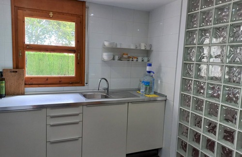 Bon Relax House | Sunny Retreat with Private Pool, BBQ, Garden & WiFi, Near Beach