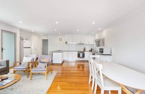 Kingston Beach House | Sunny Retreat in Kingston Beach