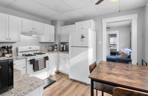 West Rock Apartment | Sunny Room Steps from SCSU