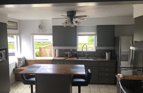 Chemainus Cottage | Sunny Saltair Seaview Cottage with Private Hot Tub