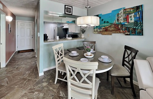 Galveston Condo | Sunny Sands | Cozy, Beachfront Condo