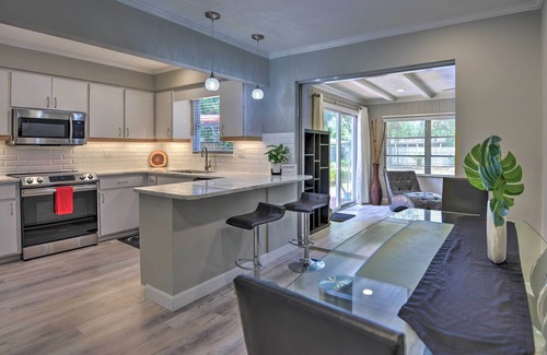 Alta Vista House | Sunny Sarasota Home w/Yard < 2 Mi to Downtown!