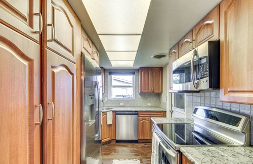 Palm Harbor Estates House | Sunny South Daytona Home w/Pool & Grill!