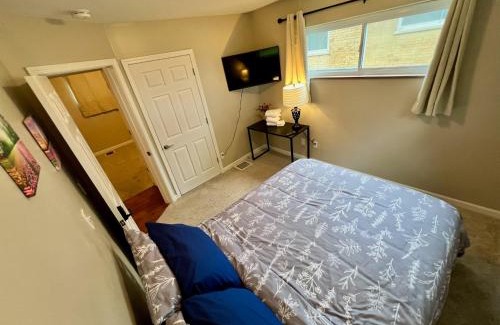 Covedale House | Sunny Stay Bright and Cozy Suite 1
