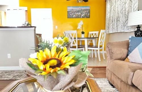 Covedale House | Sunny Stay Bright and Cozy Suite 1