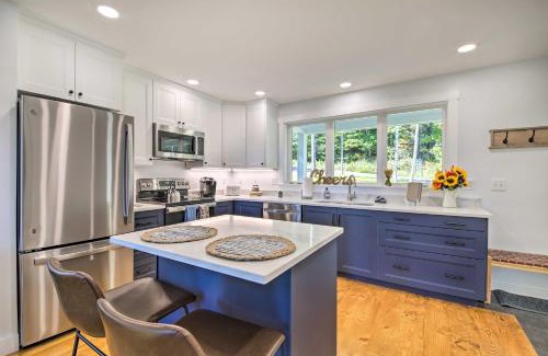 Sandy Point House | Sunny Stockton Springs Home Less Than 1 Mi to Beach!