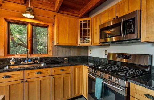 Keedysville Cabin | Sunny Streams Cabin - Sunset Views w/a Hot Tub!