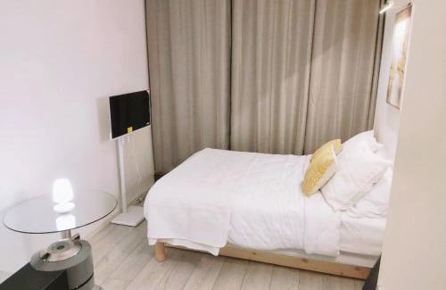 Parchamp–Albert Kahn Apartment | SUNNY Studio 2 steps from metro