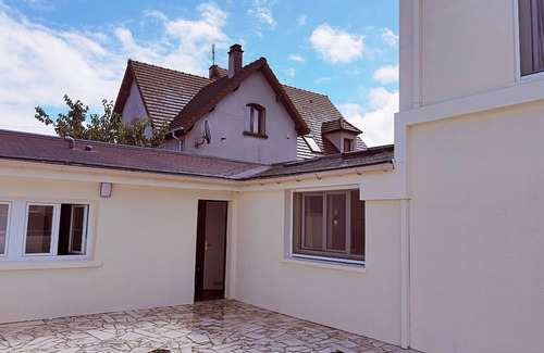 Villemomble Apartment | Sunny Studio near métro & Paris with Free Parking(N2)
