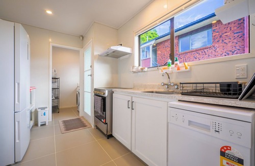 Browns Bay House | Sunny Stunner by the Sea: Browns Bay Escape