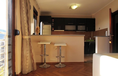 Lazi House | Sunny three-bedroom apartment in Budva