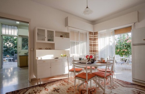 Historical Center House | Sunny Three Bedroom House near the beach