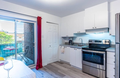 Hochelaga Apartment | Sunny Top-Floor Apartment Near Metro & Shops