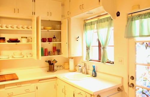 Sam Hughes House | Sunny Tucson Casita – Patio, Fast WiFi, AC, Near UA & Downtown!