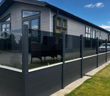 Ellerker Ski Chalet | Sunnydene Country Park