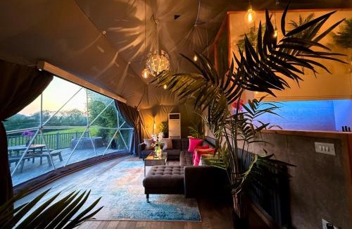 Newton Ferrers Apartment | Sunridge Geodome with private Hot tub