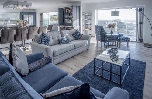 Pendine House | Sunrise - 5 Bedroom Luxurious Holiday Home - Pendine