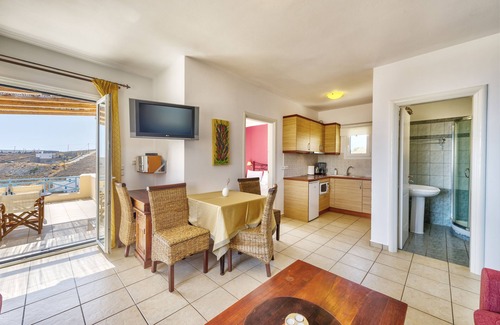 Azolimnos House | Sunrise Beach Suites