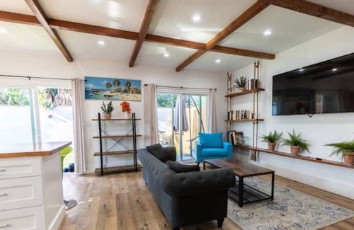 Valley Glen Villa | Sunrise Home Los Angeles