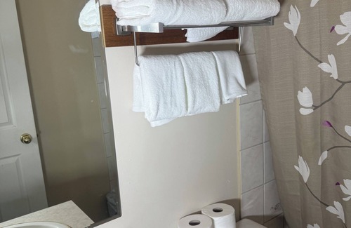 Consort Hotel | SUNRISE MOTEL