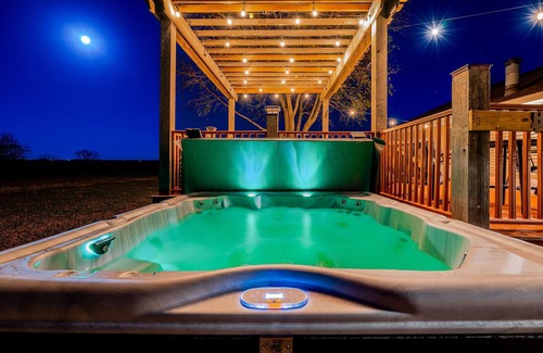 Greenwich House | Sunrise Ranch - A Peaceful Country Stay + Hot Tub