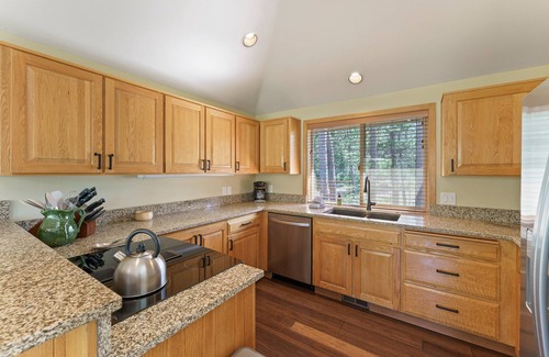 Sunriver House | Sunriver Escape! Golf Course Views, Hot Tub, Game Room and 3 - Master Suites