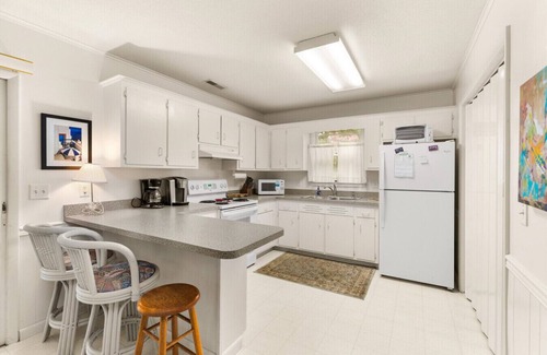 Ocean View House | Sunroom Serenity Cottage - Screened Patio for Coffee & Wine!