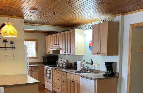 North Frontenac Cabin | Sunset Bay with Hot Tub