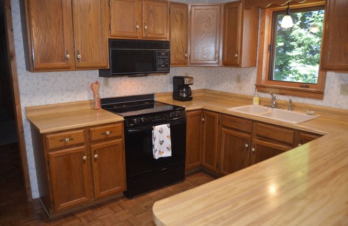 Manistique House | Sunset Beach - Log Home on Beautiful Indian Lake