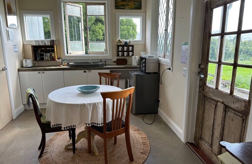 Ewingsdale Cottage | Sunset Cottage @ Byronnn