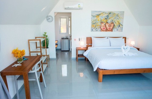 Ko Chang Bed & Breakfast | Sunset Emily Villas - ROOM 7B/1 - double bedroom with sea view & BREAKFAST