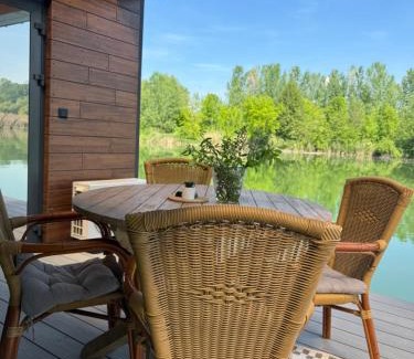 Rusovce Boat Rental | Sunset hausbot