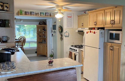 Chisholm House | Sunset Haven in Charming Bungalow on Peaceful Wasi Lake