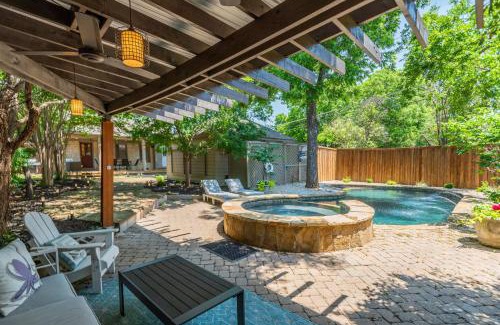 Oak Cliff House | Sunset House - Luxury Pool and Hot Tub Retreat