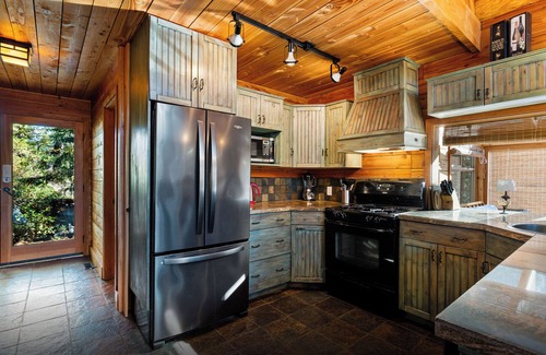 Sproat Lake Resort | Sunset Island Resort - The private island you can drive to