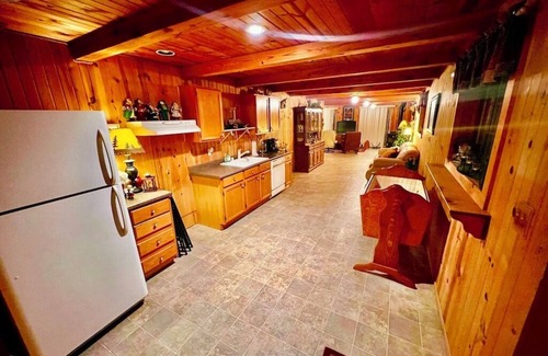 Harpers Ferry Cabin | Sunset Lodge 9 BedroomLodge W/Hot Tub & Pool