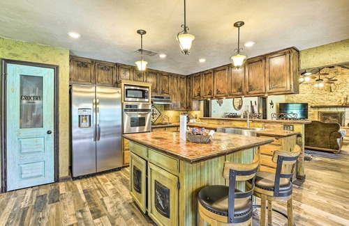 Sunset House | ‘Sunset Ranch’ w/Pool & Hot Tub on 29 Acres!