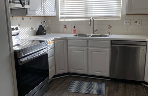Pocatello House | Sunset Retreat w/room for everyone. Pet-Friendly!