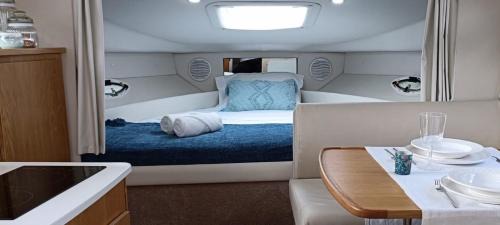 Melres Boat Rental | Sunset River