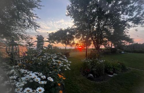 Niagara-on-the-Lake House | Sunset Suites in Niagara Wine Country